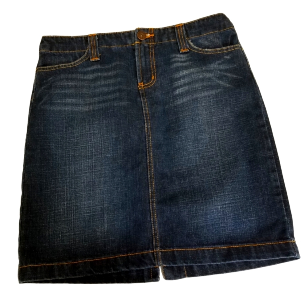Denim authentic lei skirt with pockets In A Size 9